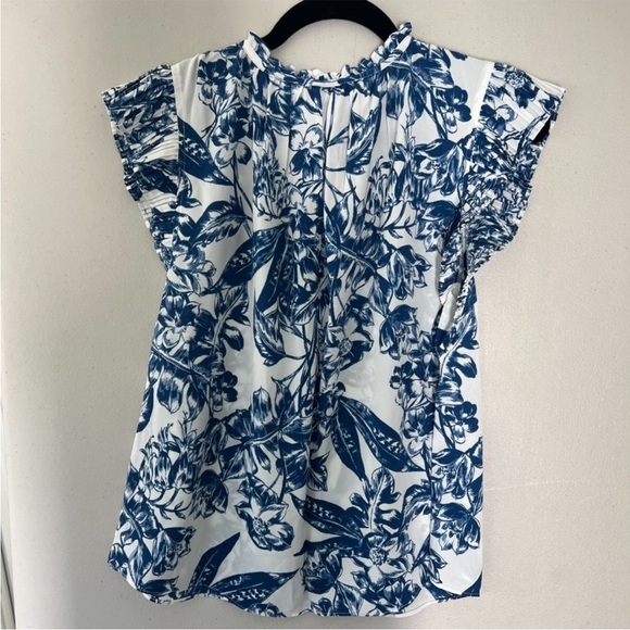 A&F Ruffle Angel Sleeve Top - Picture 2 of 7